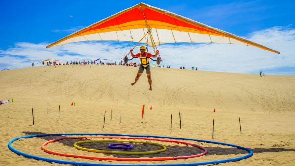 kite gliding flying